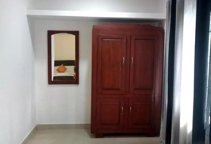 هتل Half Moon Residency Calicut