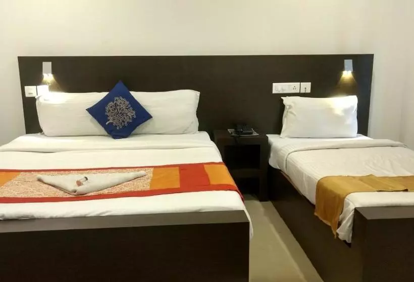 هتل Half Moon Residency Calicut