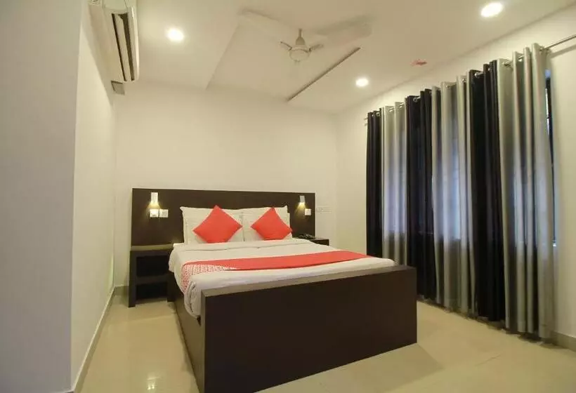 هتل Half Moon Residency Calicut