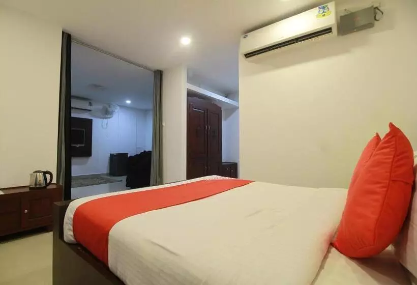 هتل Half Moon Residency Calicut