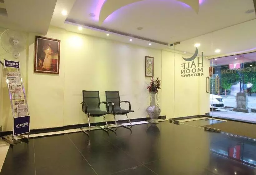 هتل Half Moon Residency Calicut