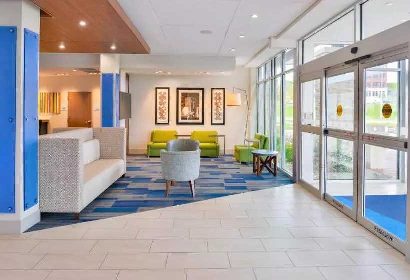 هتل Holiday Inn Express & Suites Madison, An Ihg