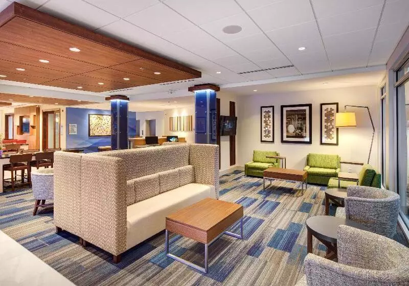 هتل Holiday Inn Express & Suites Terrace, An Ihg