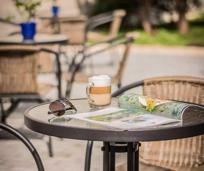 هتل Homoky S Bestline