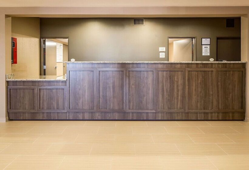 Hotel Suburban Studios Midland I20