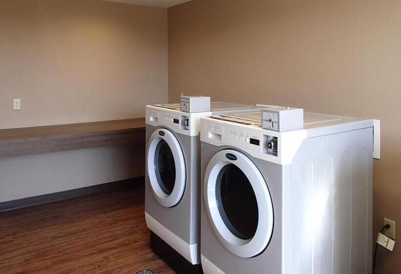 Hotel Suburban Studios Midland I20