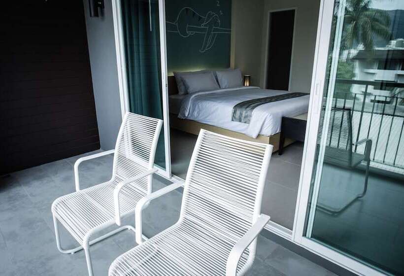 בית מלון כפרי Tiras Patong Beach