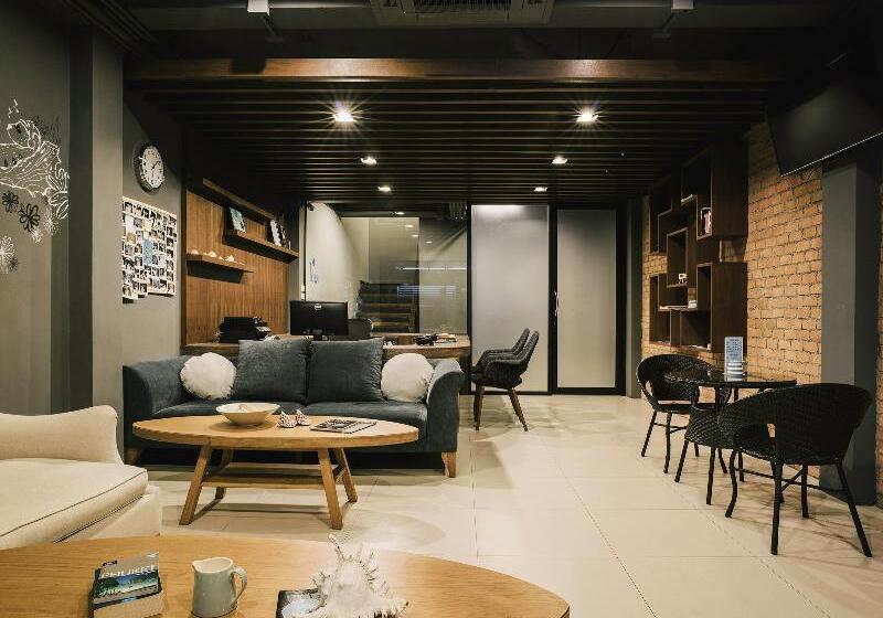 בית מלון כפרי Tiras Patong Beach