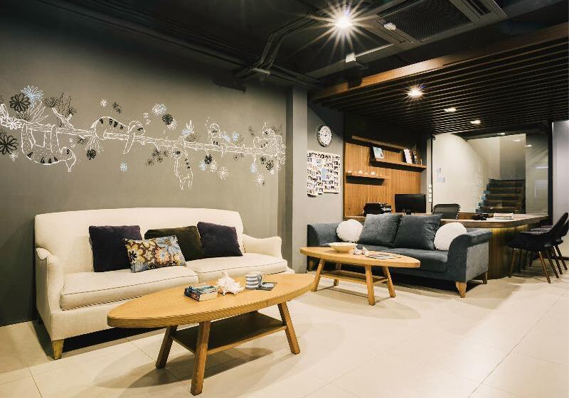 בית מלון כפרי Tiras Patong Beach