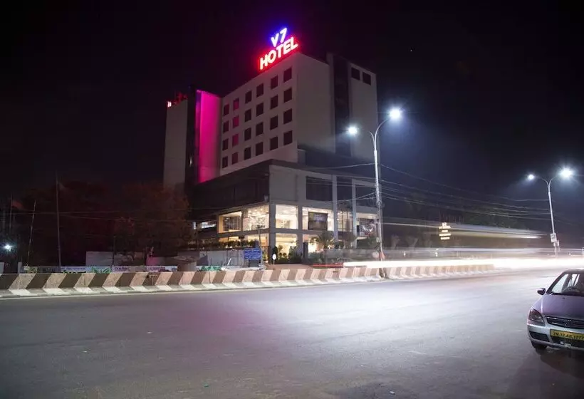 هتل V7