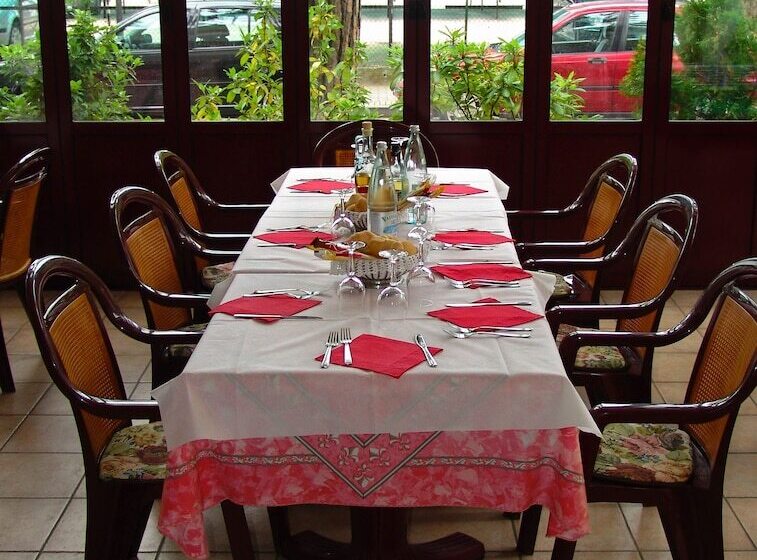 בית מלון כפרי Villa Dina