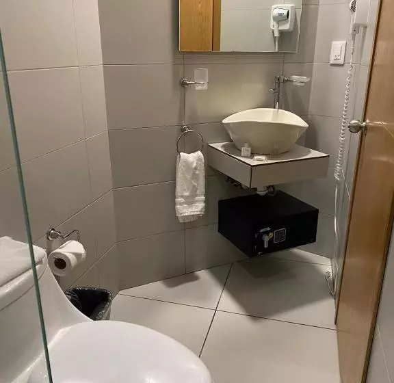 & Suites Victoria