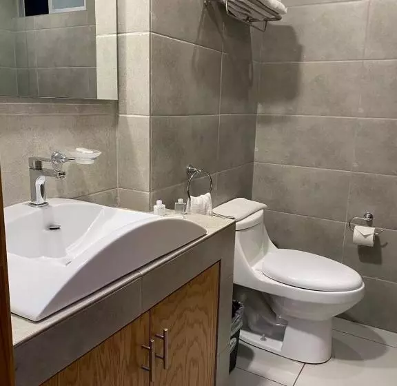 & Suites Victoria