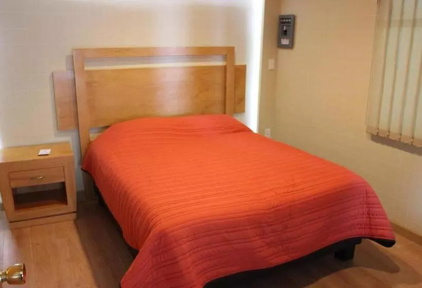 & Suites Victoria