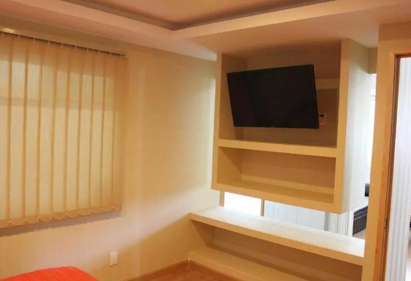 & Suites Victoria