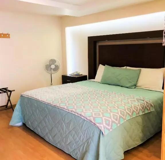 & Suites Victoria