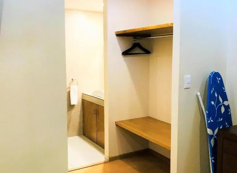 & Suites Victoria
