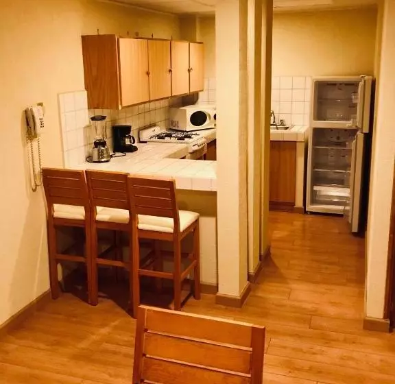 & Suites Victoria
