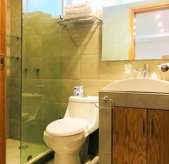 & Suites Victoria