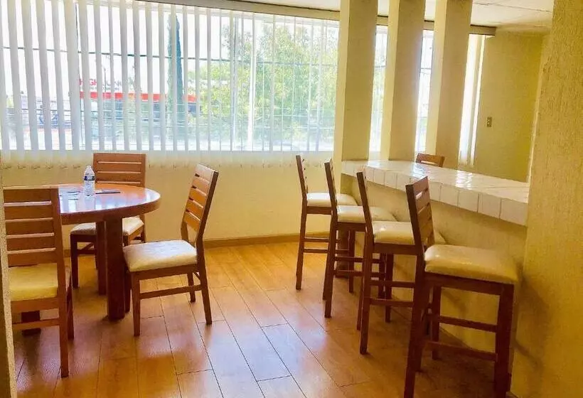 & Suites Victoria