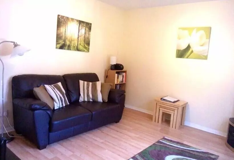 Edinburgh Palace Apartment