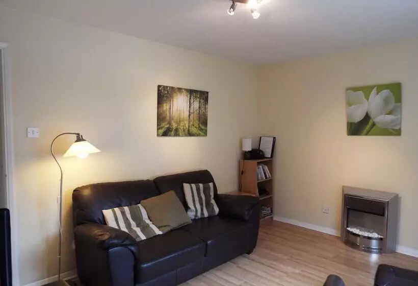 Edinburgh Palace Apartment