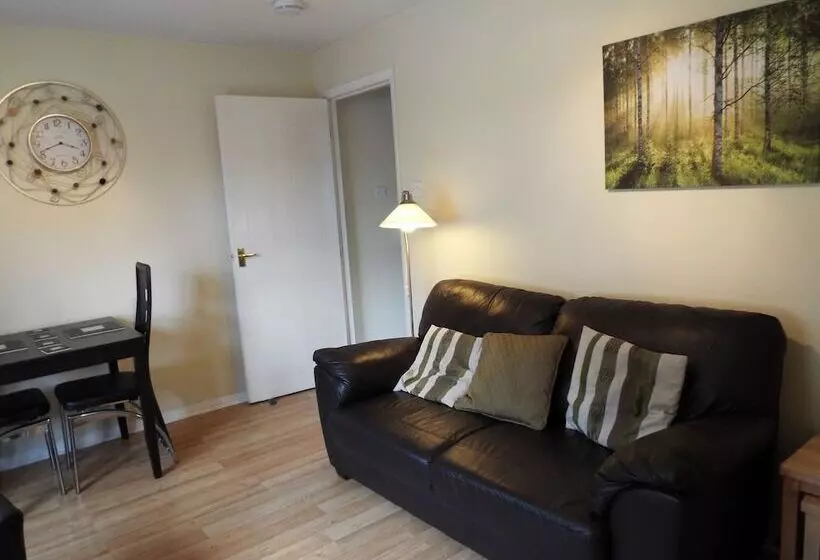 Edinburgh Palace Apartment