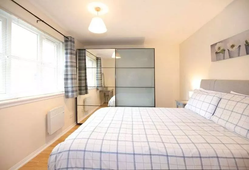 Edinburgh Palace Apartment