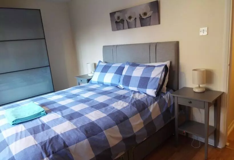 Edinburgh Palace Apartment