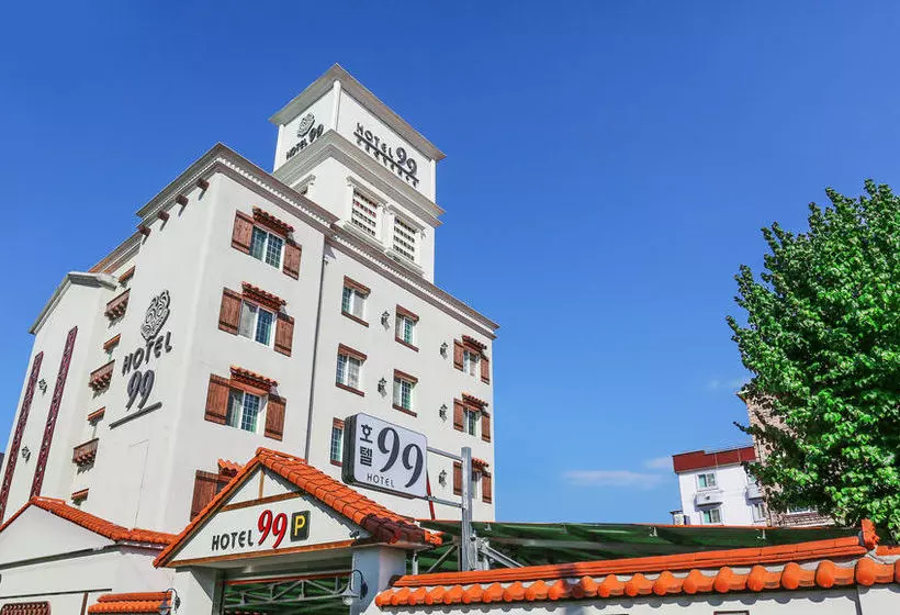 Hotel 99