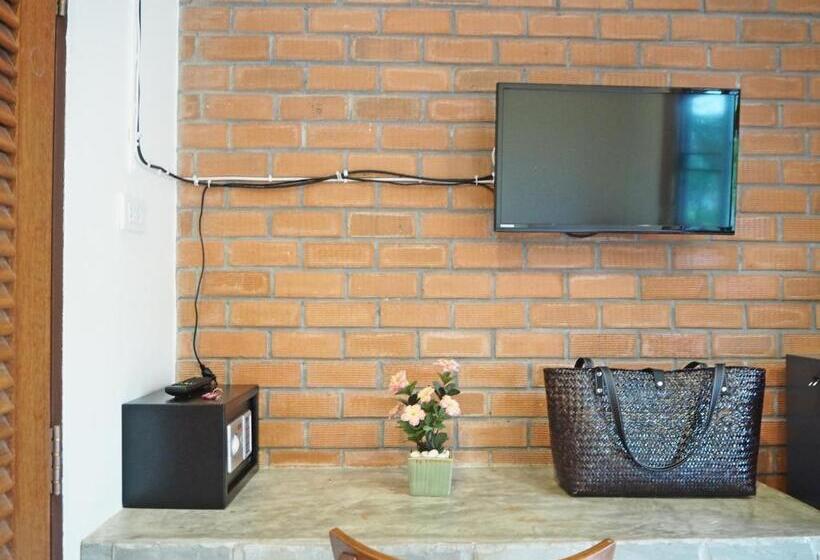 בית מלון כפרי Canal Resort