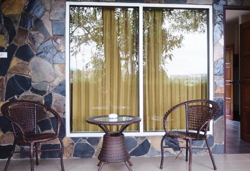 בית מלון כפרי Canal Resort