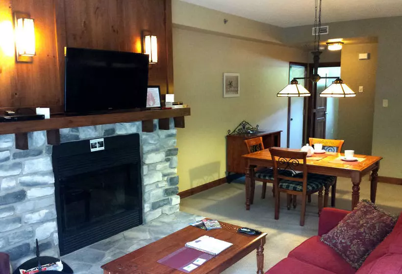 Hotel Tremblant Les Eaux By Les Suites