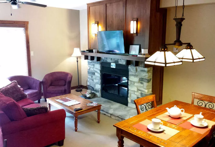 Hotel Tremblant Les Eaux By Les Suites