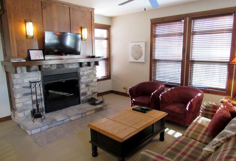 בית מלון כפרי Tremblant Les Eaux By Les Suites