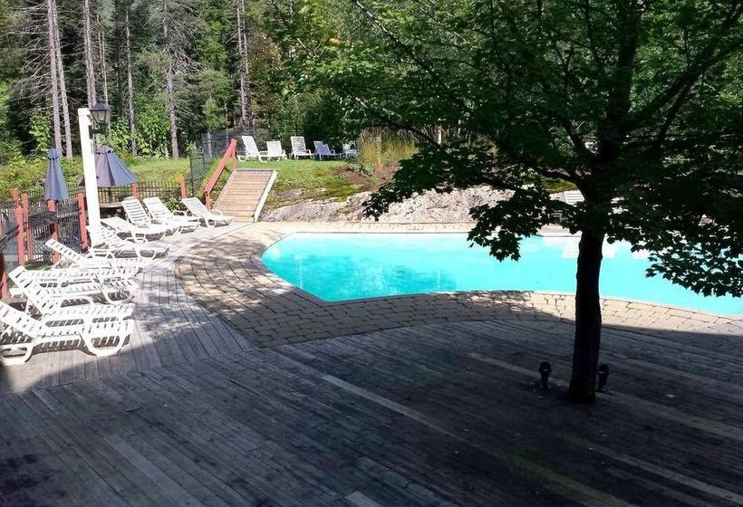 בית מלון כפרי Tremblant Les Eaux By Les Suites