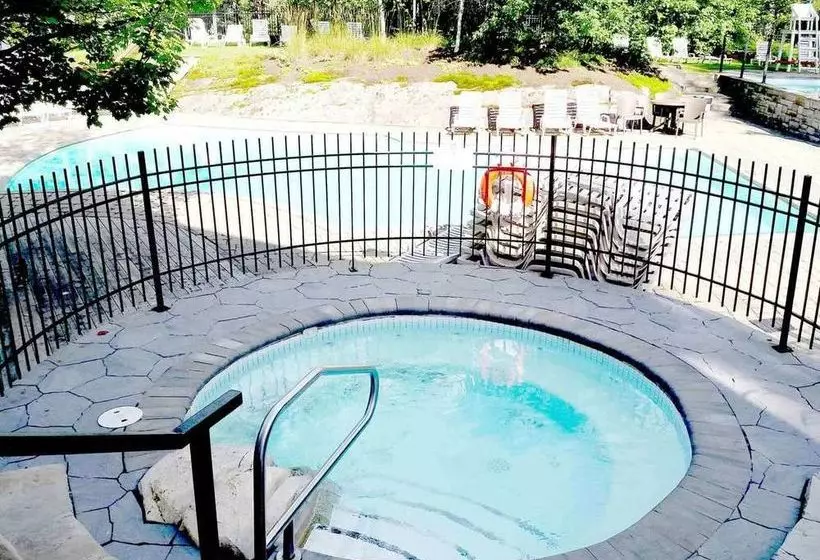 Hotel Tremblant Les Eaux By Les Suites