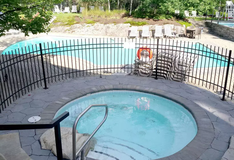 Hotel Tremblant Les Eaux By Les Suites