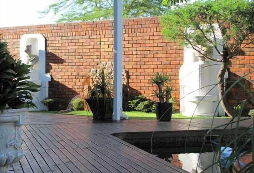 פנסיון Aristo Manor