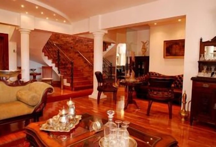 פנסיון Aristo Manor