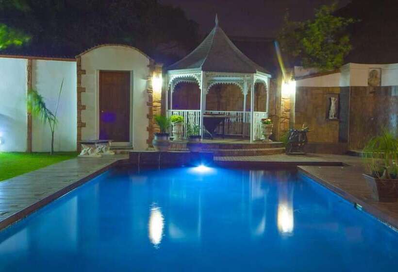 פנסיון Aristo Manor