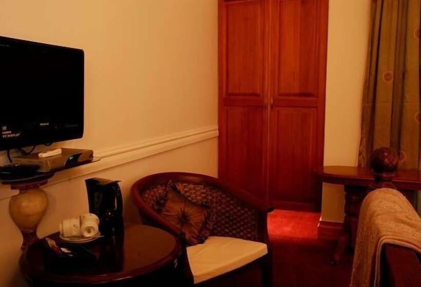 פנסיון Aristo Manor