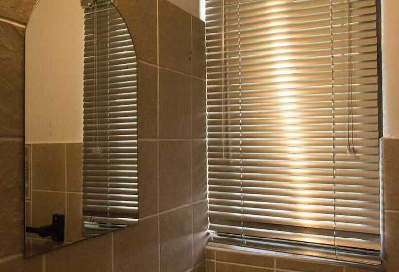 פנסיון Aristo Manor