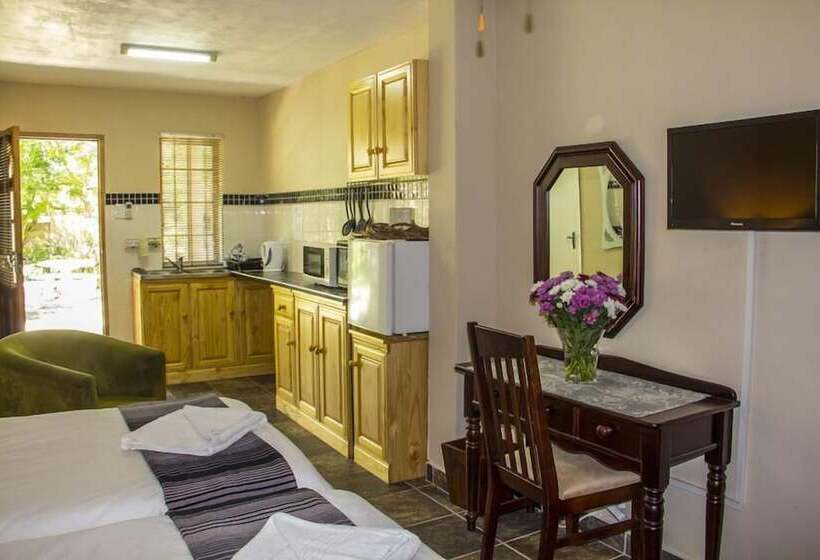 פנסיון Aristo Manor