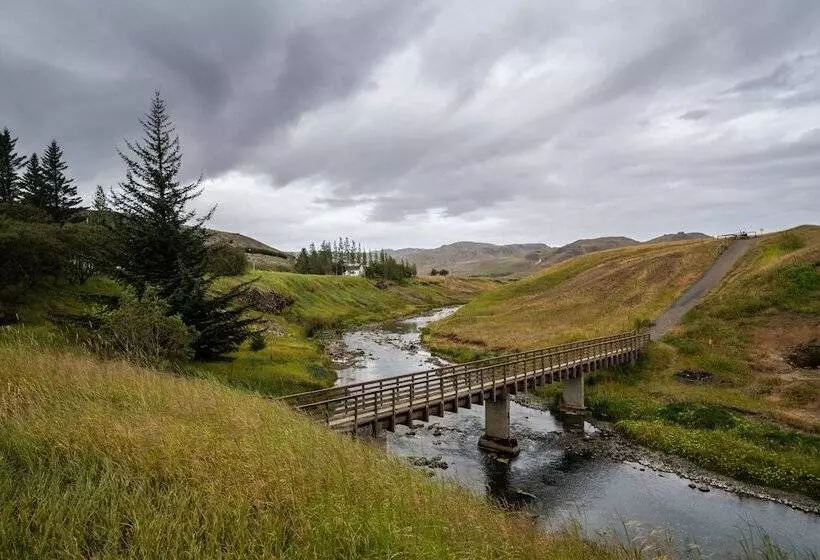 פנסיון Frost And Fire