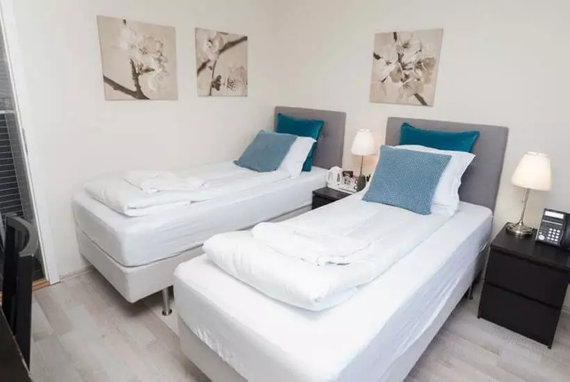 פנסיון Frost And Fire