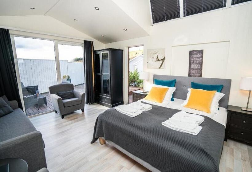 פנסיון Frost And Fire