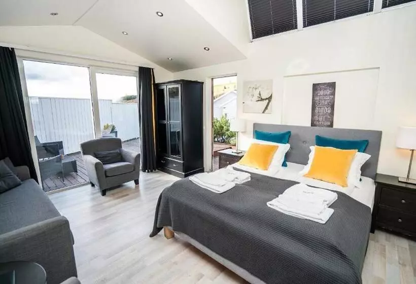 פנסיון Frost And Fire