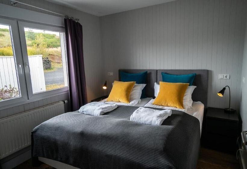 פנסיון Frost And Fire