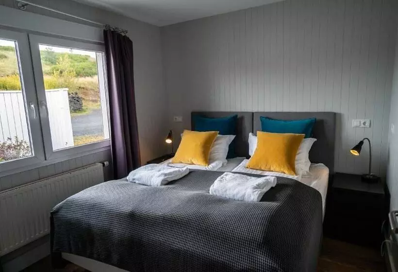 פנסיון Frost And Fire